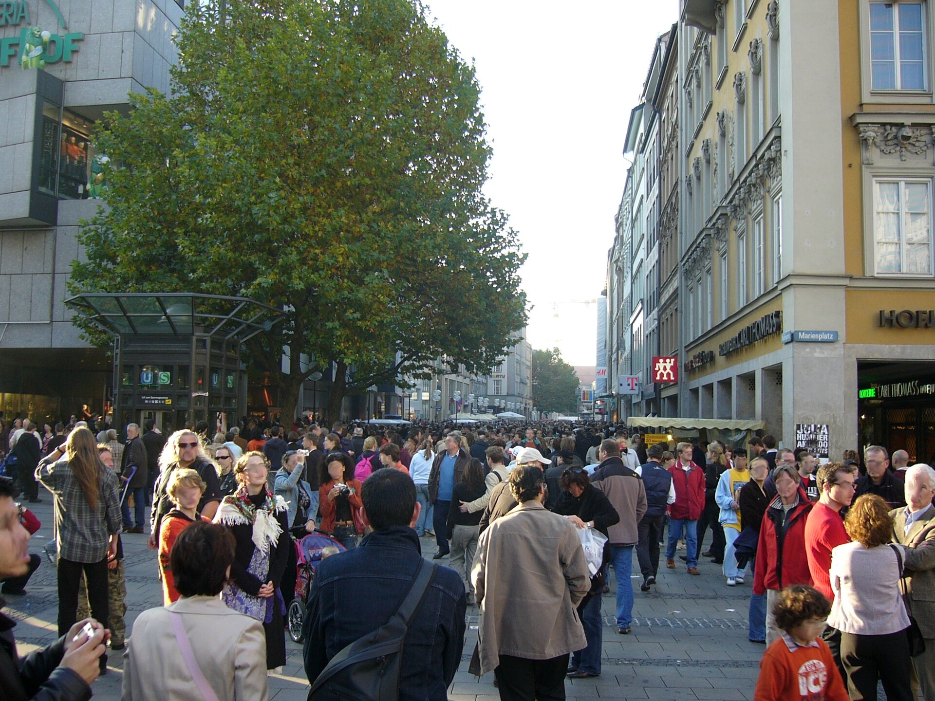 Münih yaya alışveriş caddesi