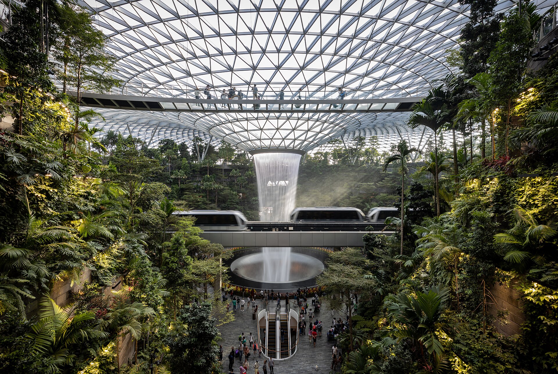 Singapur Changi Jewel kapalı alan şelalesi