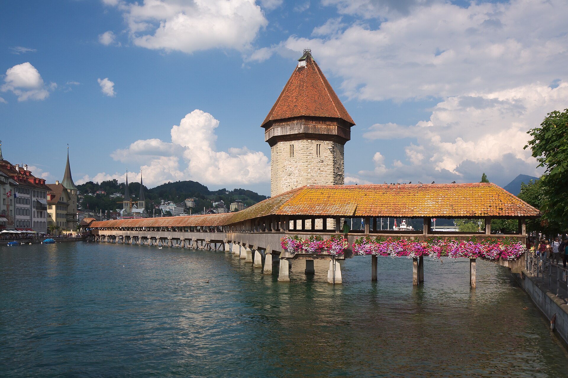 Luzern Kapellbrücke ve Su Kulesi