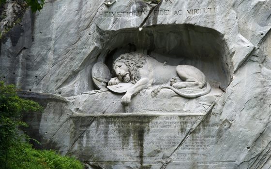 Luzern Yaralı Aslan Anıtı (Löwendenkmal): Hikayesi, Ziyaret Bilgileri ve İpuçları